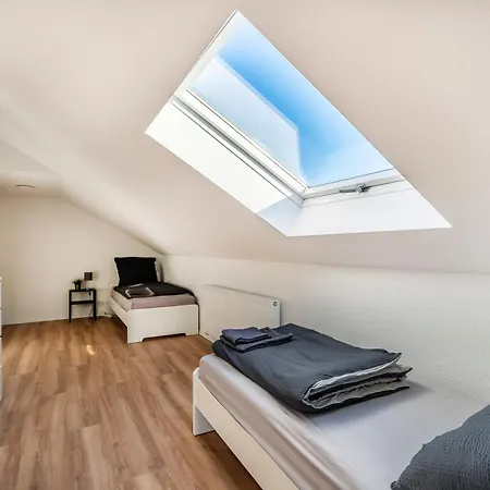 Modernisiertes Haus Mit Drei Apartment *