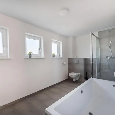 Modernisiertes Haus Mit Drei شقة شرامبرغ