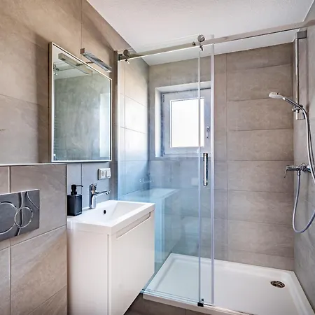 Modernisiertes Haus Mit Drei شقة شرامبرغ