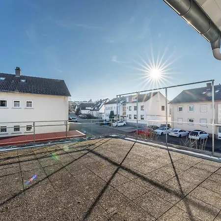 Modernisiertes Haus Mit Drei Schramberg