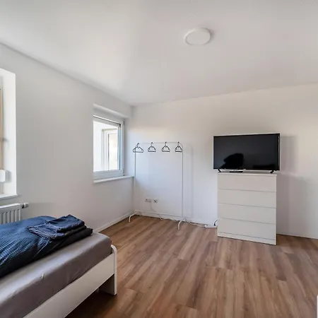 Modernisiertes Haus Mit Drei Apartment